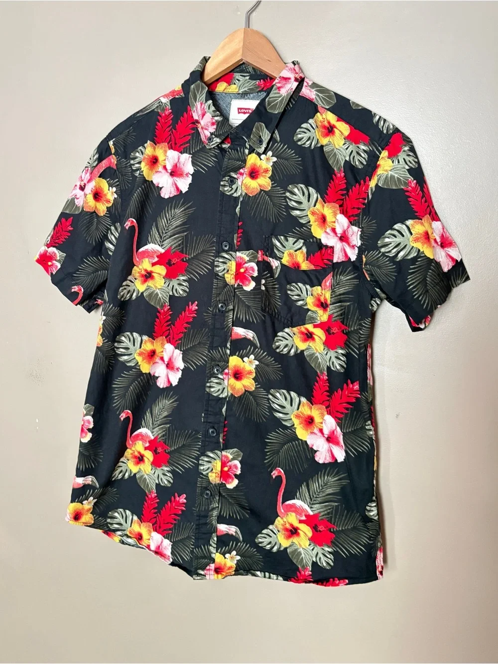 Levi’s tropical Hawaiian button down shirt flamingos cotton resort vacation sz M